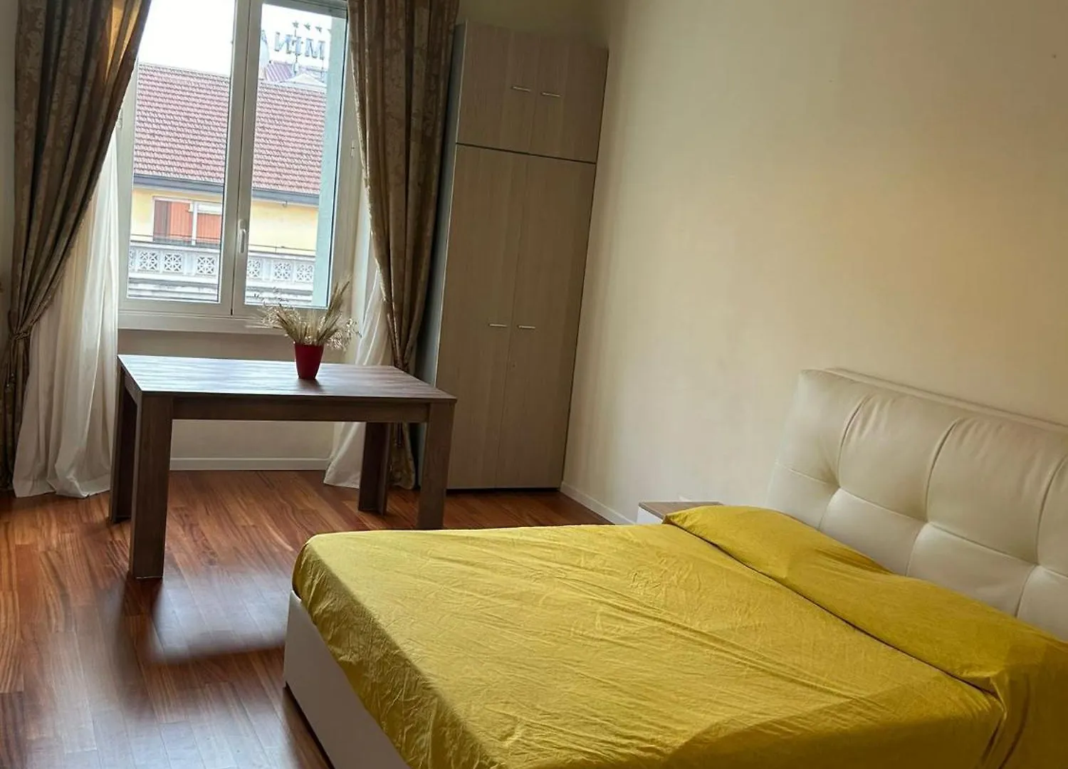 Central Station Milan Apartment contacts